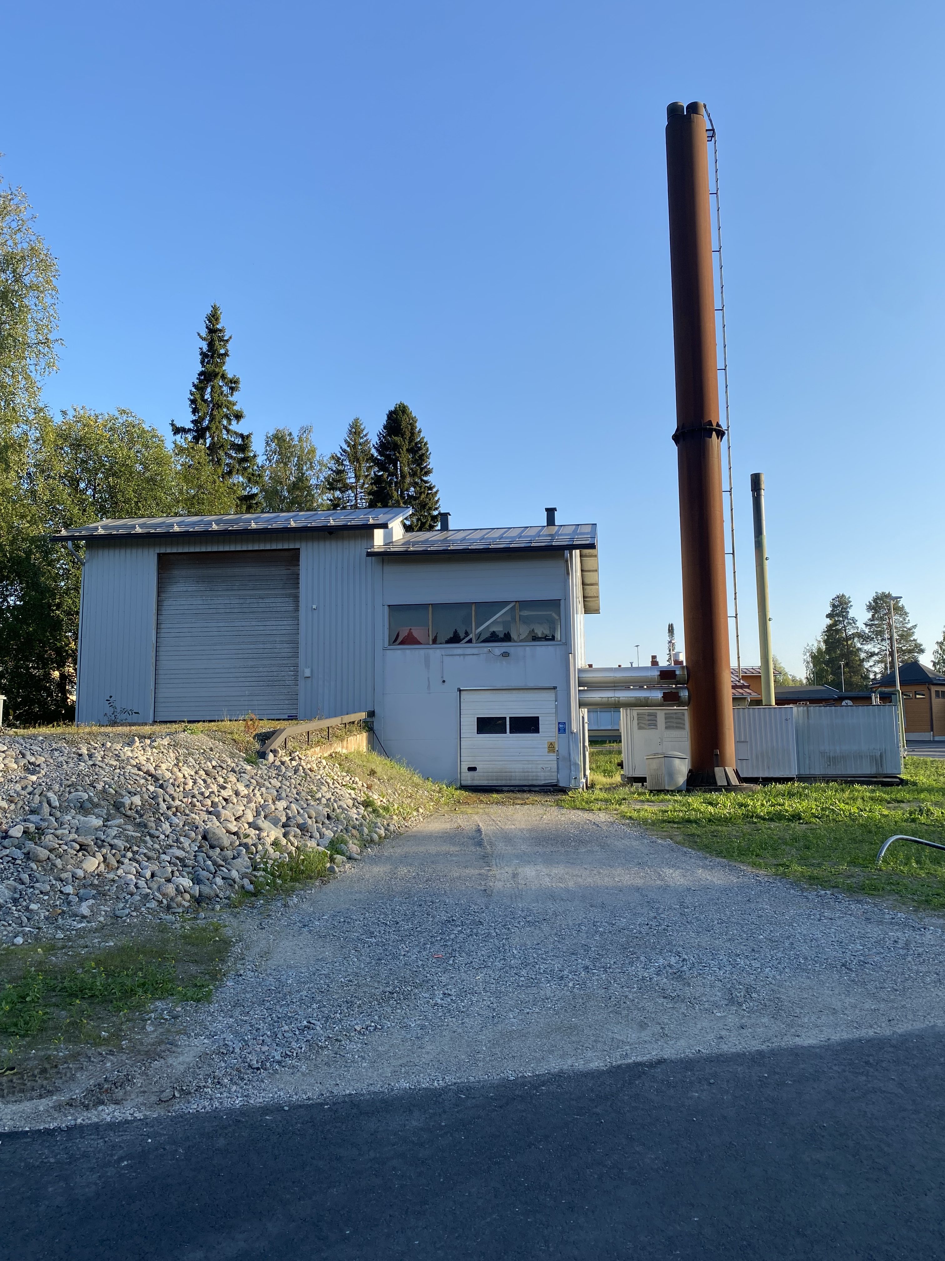 Kuva Enon yläkylän lämpölaitoksesta